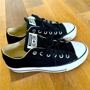All stars converse shoes